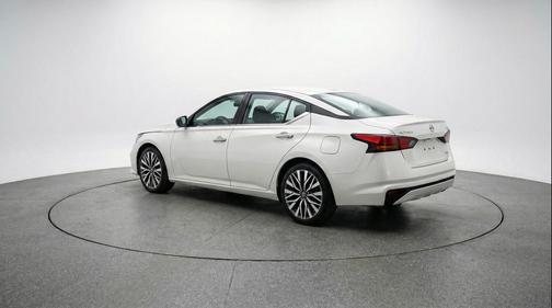 Glacier White 2025 Nissan Altima SV FWD