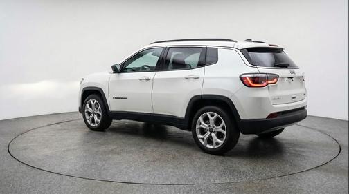 Bright White Clearcoat 2025 Jeep Compass Latitude
