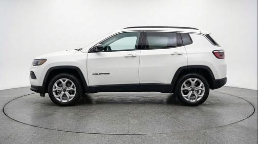 Bright White Clearcoat 2025 Jeep Compass Latitude