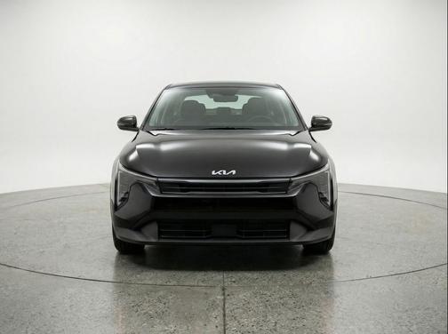 Aurora Black Pearl 2025 Kia K4 LXS