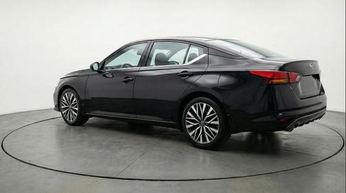 Super Black 2025 Nissan Altima SV FWD