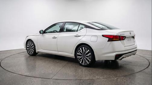 Glacier White 2025 Nissan Altima SV FWD