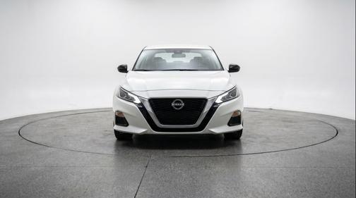 Glacier White 2025 Nissan Altima SV FWD
