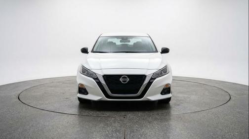 Glacier White 2025 Nissan Altima SV FWD