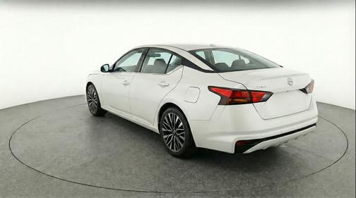 Glacier White 2025 Nissan Altima SV FWD