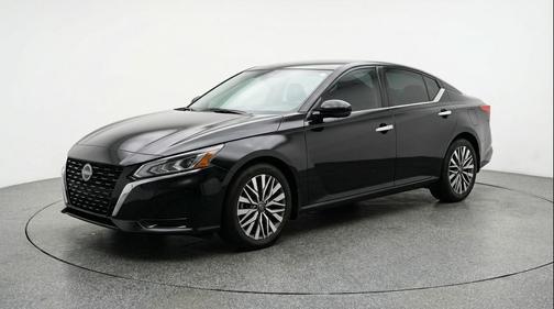 Super Black 2025 Nissan Altima SV FWD