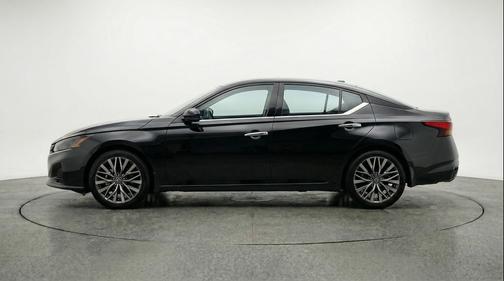 Super Black 2025 Nissan Altima SV FWD