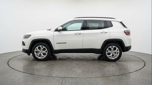 Bright White Clearcoat 2025 Jeep Compass Latitude