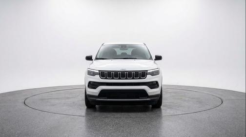 Bright White Clearcoat 2025 Jeep Compass Latitude