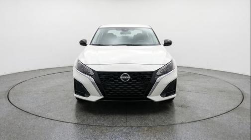 Glacier White 2025 Nissan Altima SV FWD
