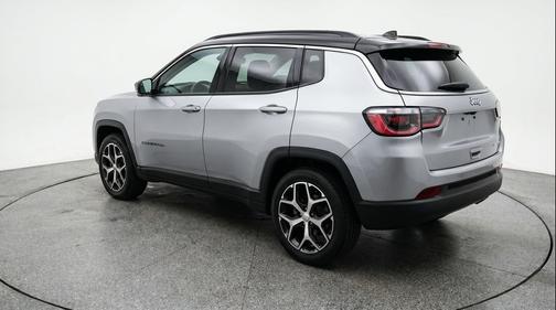 Silver Zynith Metallic Clearcoat 2025 Jeep Compass Limited
