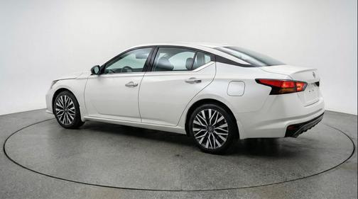Glacier White 2025 Nissan Altima SV FWD