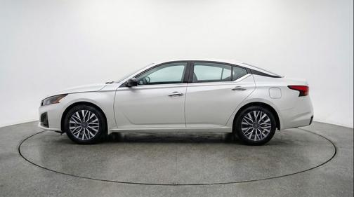 Glacier White 2025 Nissan Altima SV FWD