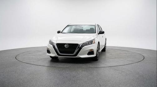 Glacier White 2025 Nissan Altima SV FWD