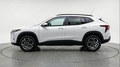 Summit White 2025 Chevrolet Trax LT