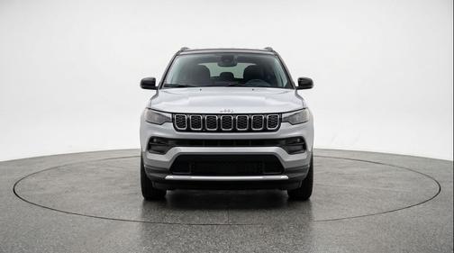 Silver Zynith Metallic Clearcoat 2025 Jeep Compass Limited