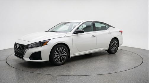 Glacier White 2025 Nissan Altima SV FWD