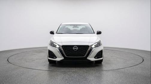 Glacier White 2025 Nissan Altima SV FWD