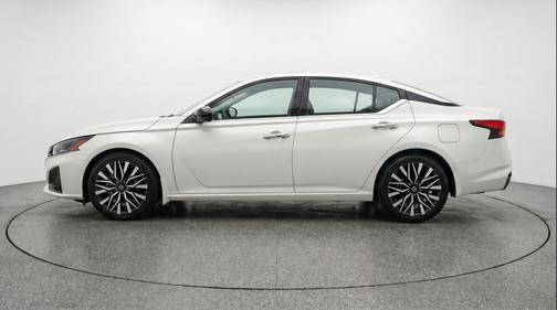 Glacier White 2025 Nissan Altima SV FWD