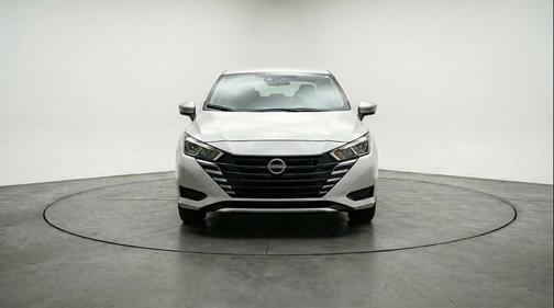 Brilliant Silver Metallic 2025 Nissan Versa 1.6 SV