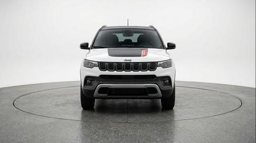 Bright White Clearcoat 2025 Jeep Compass Trailhawk