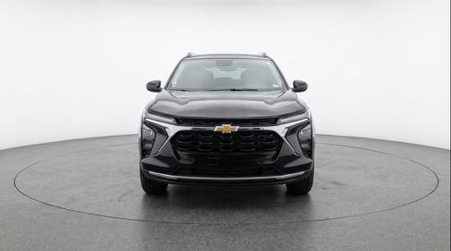 Mosaic Black Metallic 2025 Chevrolet Trax LT