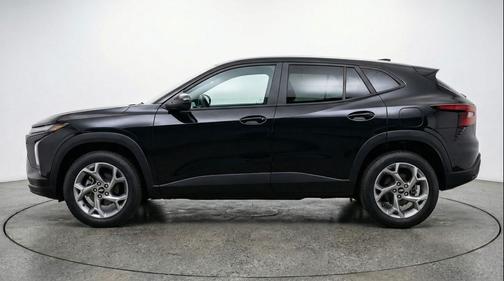Mosaic Black Metallic 2025 Chevrolet Trax LT