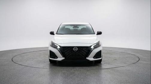 Glacier White 2025 Nissan Altima SR FWD
