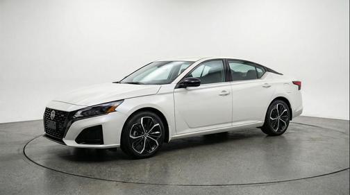 Glacier White 2025 Nissan Altima SR FWD