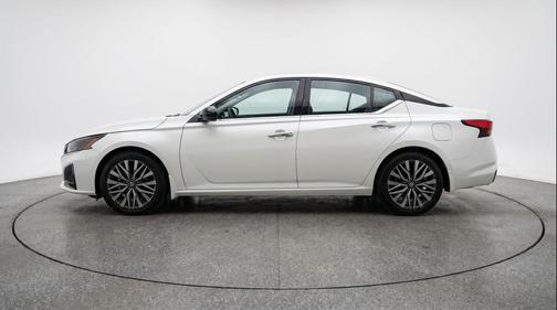 Glacier White 2025 Nissan Altima SV FWD