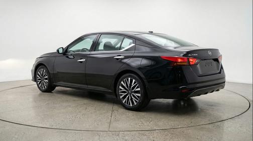 Super Black 2025 Nissan Altima SV FWD