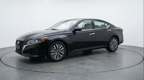 Super Black 2025 Nissan Altima SV FWD