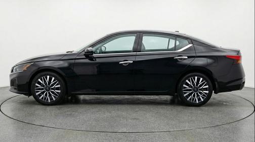 Super Black 2025 Nissan Altima SV FWD