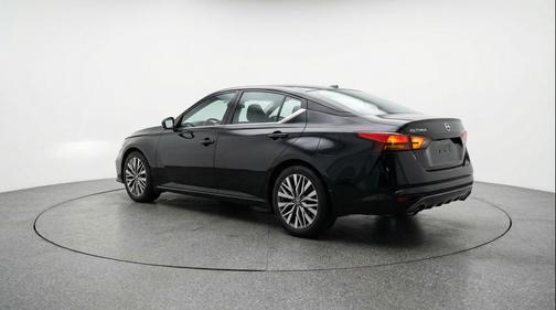 Super Black 2025 Nissan Altima SV FWD