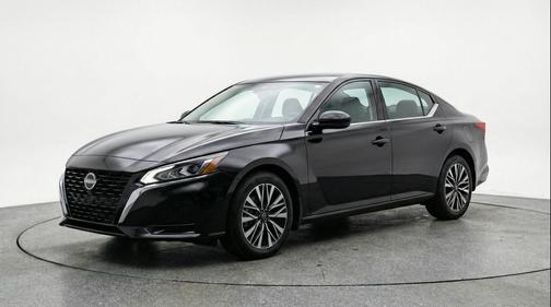 Super Black 2025 Nissan Altima SV FWD