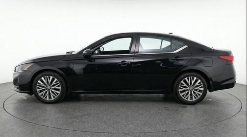 Super Black 2025 Nissan Altima SV FWD