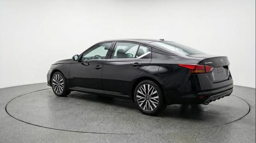 Super Black 2025 Nissan Altima SV FWD