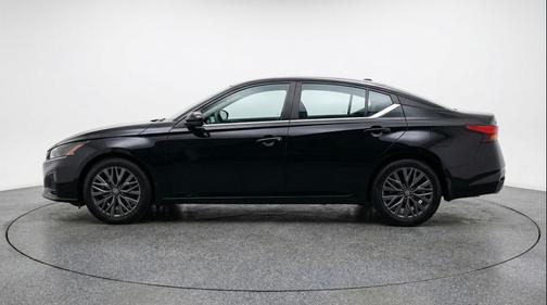 Super Black 2025 Nissan Altima SV FWD