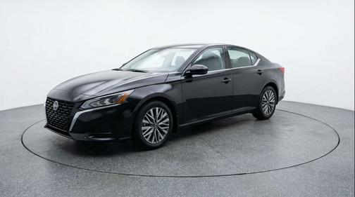 Super Black 2025 Nissan Altima SV FWD
