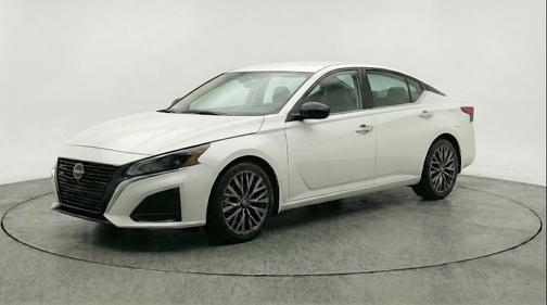 Glacier White 2025 Nissan Altima SV FWD
