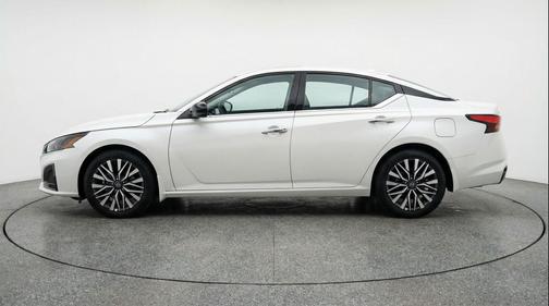 Glacier White 2025 Nissan Altima SV FWD