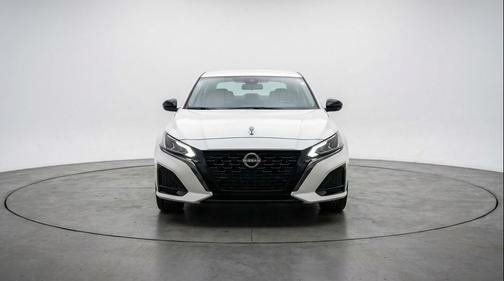 Glacier White 2025 Nissan Altima SV FWD