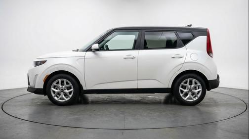 Snow White Pearl 2025 Kia Soul LX