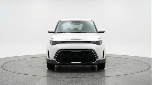 Snow White Pearl 2025 Kia Soul LX
