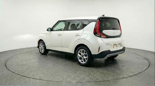 Snow White Pearl 2025 Kia Soul LX