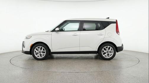 Snow White Pearl 2025 Kia Soul LX
