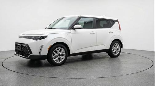 Snow White Pearl 2025 Kia Soul LX