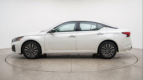 Glacier White 2025 Nissan Altima SV FWD