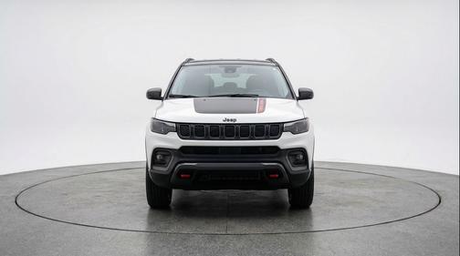 Bright White Clearcoat 2025 Jeep Compass Trailhawk