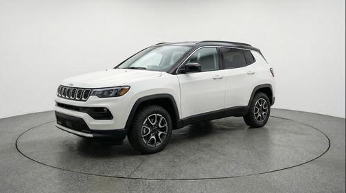 Bright White Clearcoat 2025 Jeep Compass Trailhawk
